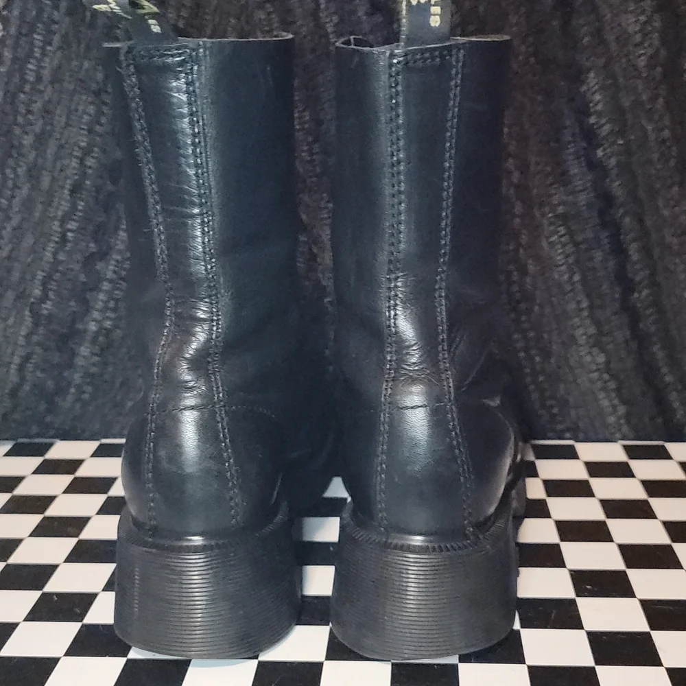*SOLD* Made in England Dr. Martens Boots - Picture 7 of 12
